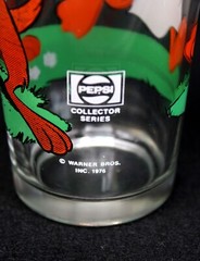 Vintage PEPSI Cola Collectors Glass Tumbler Feat. Daffy Duck & Tasmanian Devil
