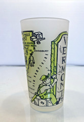 VINTAGE 1950S HAZEL ATLAS FROSTED STATE SOUVENIR GLASS TUMBLER «VERMONT» EUC