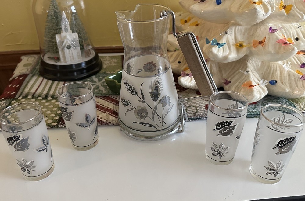 Vintage Frosted Silver Leaf Foliage Cocktail PitcherFour 4” Juice/Shot Glasses