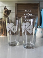 Set of 2 Mid Century Vintage Drinking Glasses Clear White 3 Leaf Clover Tumblers