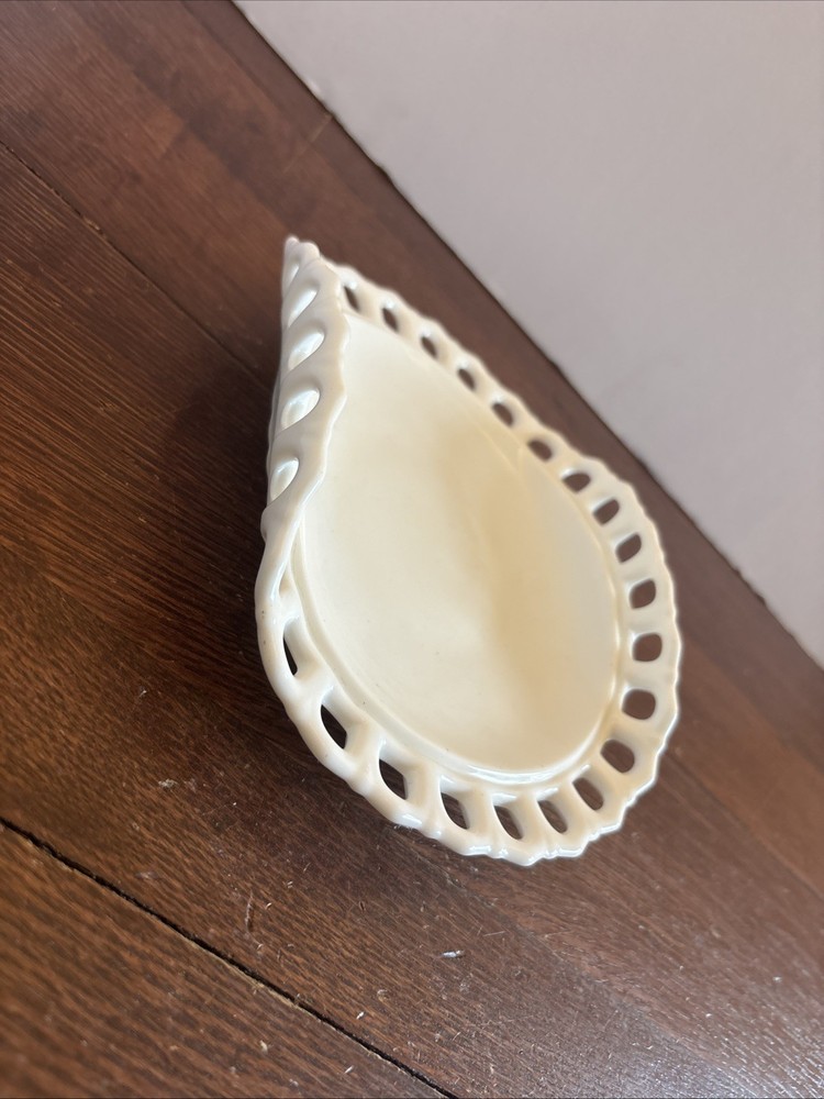Fostoria #2675/11 – Randolph” oblong nappy – white milk glass