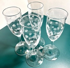 4 excellent Thomas O’brien 8.5”Champagne Flutes Dotted Pattern trumpet footing