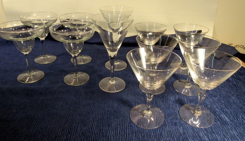 VINTAGE LOT OF CLEAR CRYSTAL GLASS MARTINI COCKTAIL GLASSES LOT OF 1 (EZS002511)