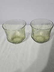 Set Of 2 VTG Green Glass Tree Bark Tumblers 3 1/2″
