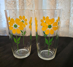 2 Vintage 1 Pint Hazel Atlas Daisy Sour Cream Glasses