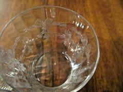 3 VINTAGE 2 1/2″ ETCHED SHOT GLASSES RIBBONS, BOWS SWAG FLORAL DESIGN OPTIC