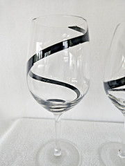 Pier 1 – Swirline BLACK – Water/Wine Goblets Glasses – 16 oz. – Set of 2 – EUC