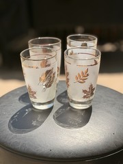MCM Glasses w/ Gold Oak Leaf Design Set of 4 Barware Vintage. GOOD QUALITY!