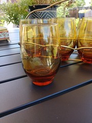 Vintage 8 Libbey Amber Juice Drink Bar Glasses with Folding Metal Holder Pretty