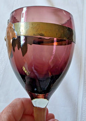 Vintage Handmade Art Glass Wine Goblets Set 4 3D Brass Copper Grape Overlay 8″