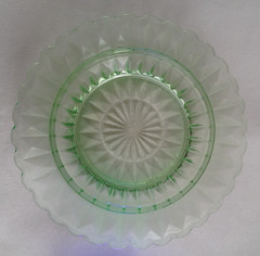 Green Depression Glass Wine Bottle Holder Uranium GLOWS UV Windsor Butter Bottom
