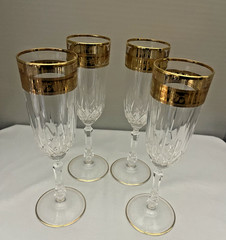Beautiful VTG Set of 4 Cut Crystal Champagne Flutes w/Gold Overlay Trim 8″ H