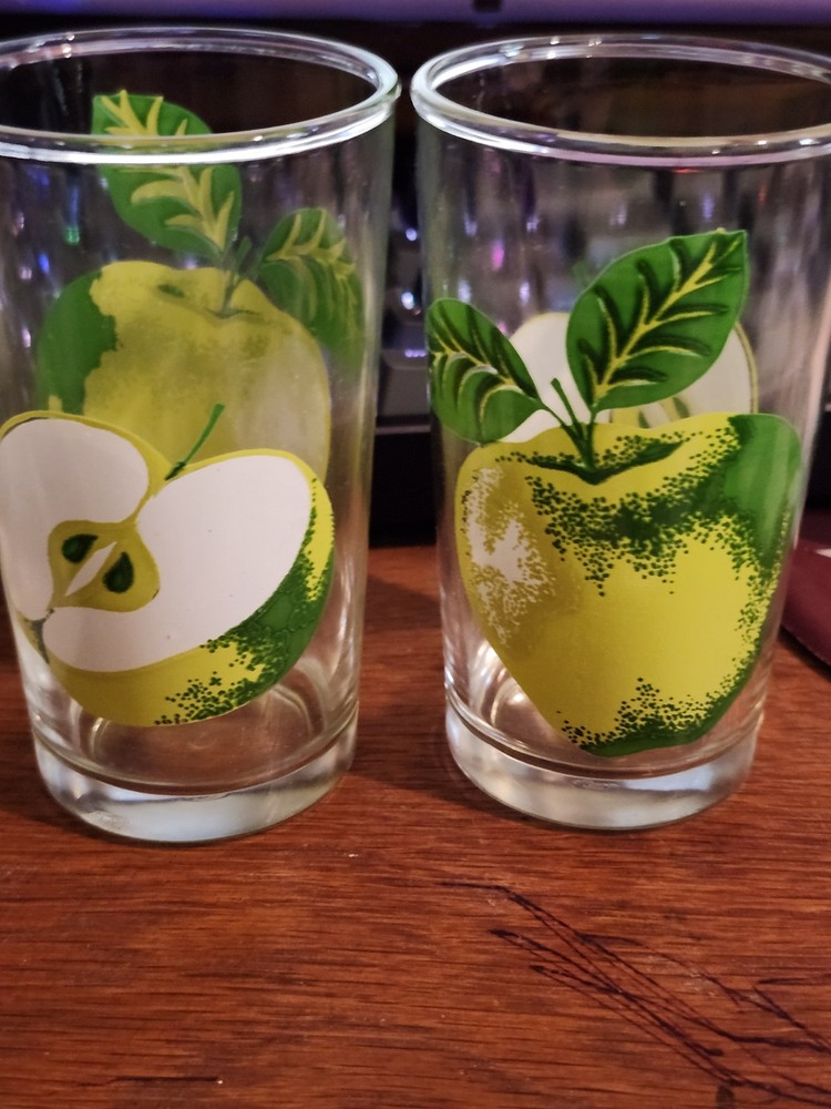 Set of 2 Vintage 70s/ 80s Pear Design Glasses