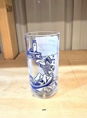 «Big Top» Peanut Butter Glass (Bonnie) «Sing A Long» 2-1/2″W x 5-1/4″H