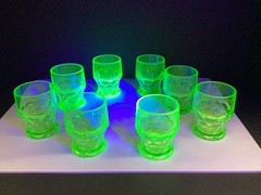 8 VTG uranium green Georgian tumblers 5oz flat depression glass USA