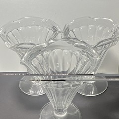 Set of 5 Clear Glass Pedestal Dessert Cups, Scalloped Rim Sundae Dishes