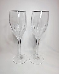 Pair of 2 Mikasa Flame D’Amore Crystal Wine Glasses with Platinum Rim 8.4” Tall