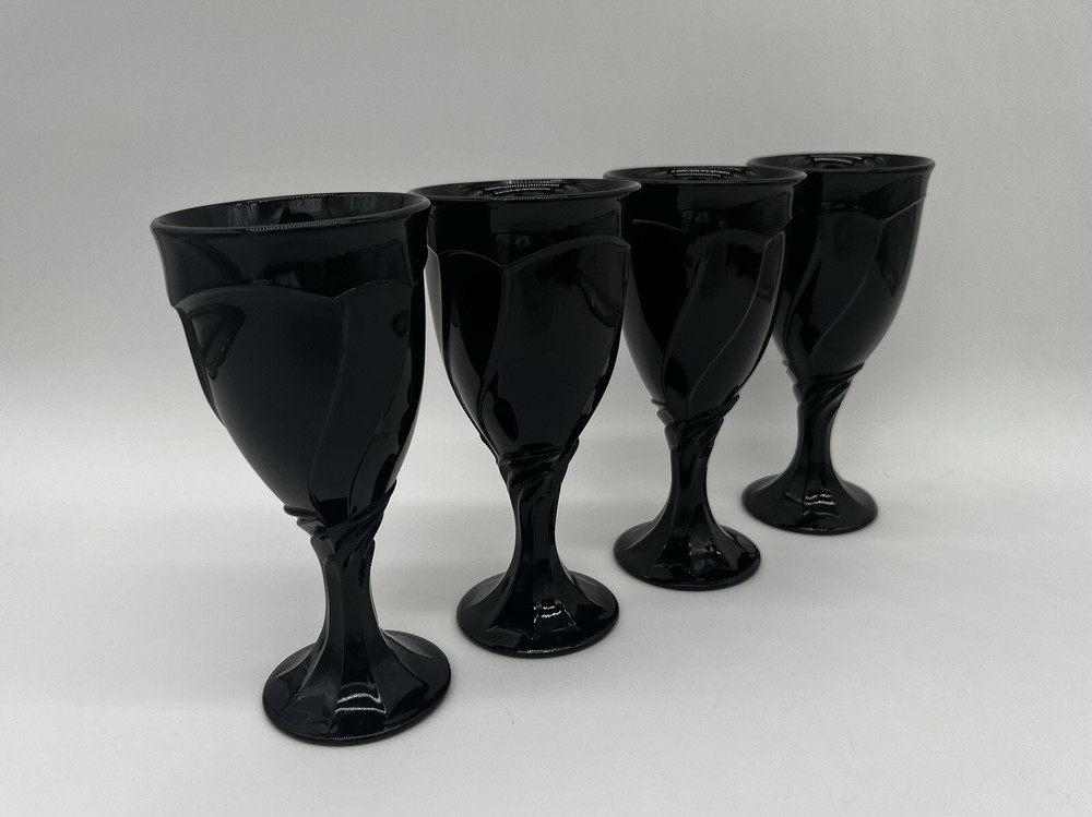 Vintage Nortake Sweet Swirl Wine Glass Goblets, set of 4