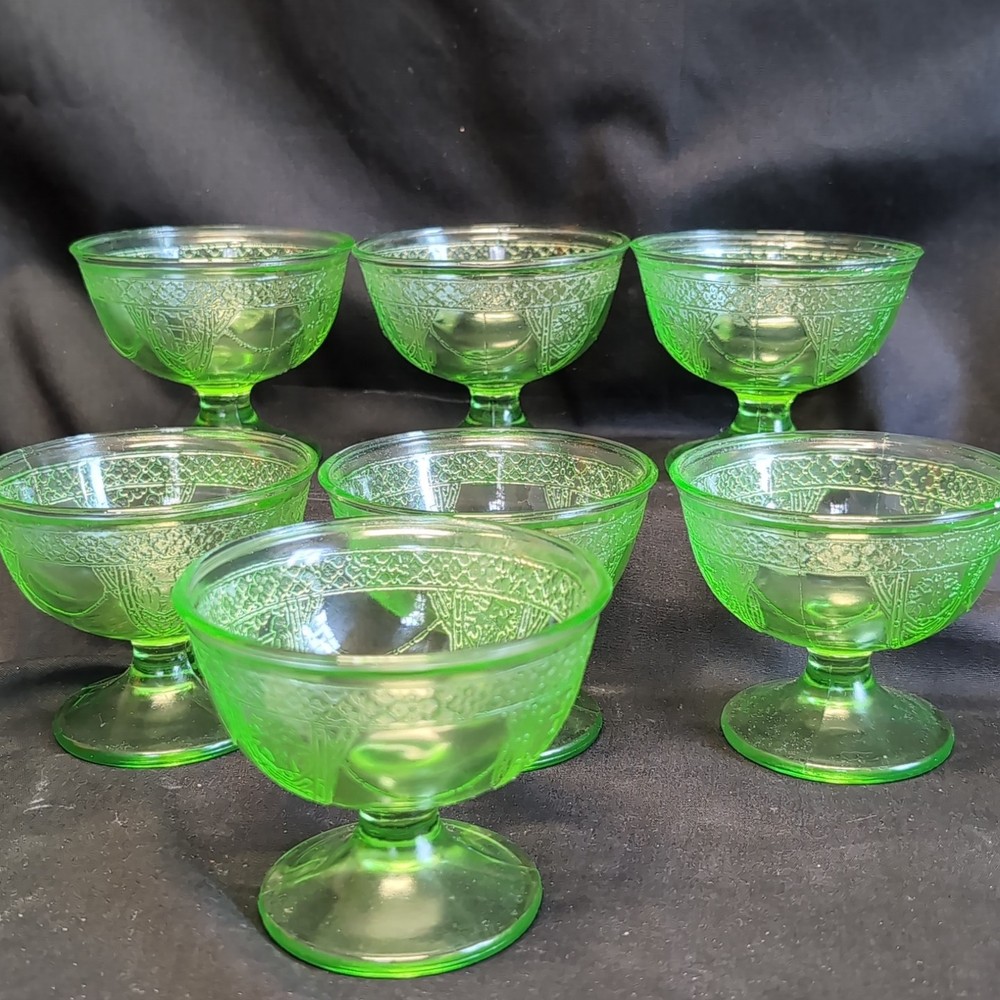 Vintage Lovebirds Uranium Glasses 7