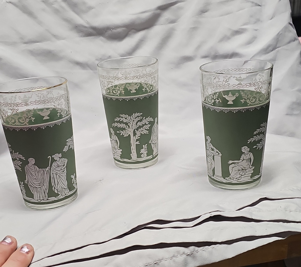 Green and White Glass Tumbler Set of 3 Classical Motif Glossy Finish