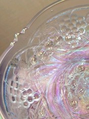 Pretty White US Glass Carnival Glass Palm Beach Berry Bowl Gooseberry Interior