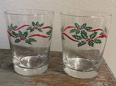Two Libbey 4.5″ Christmas Holly Berry Glasses Tumblers Old Fashion