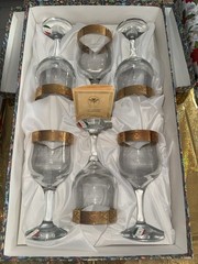 Cristalleria Fratelli Fumo. Wine glasses with gold. 6 pieces.