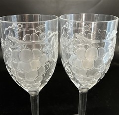 Set Of 4 Acrylic Plastic Raised Grapes Wine Glass Stemmed 7½» Tall