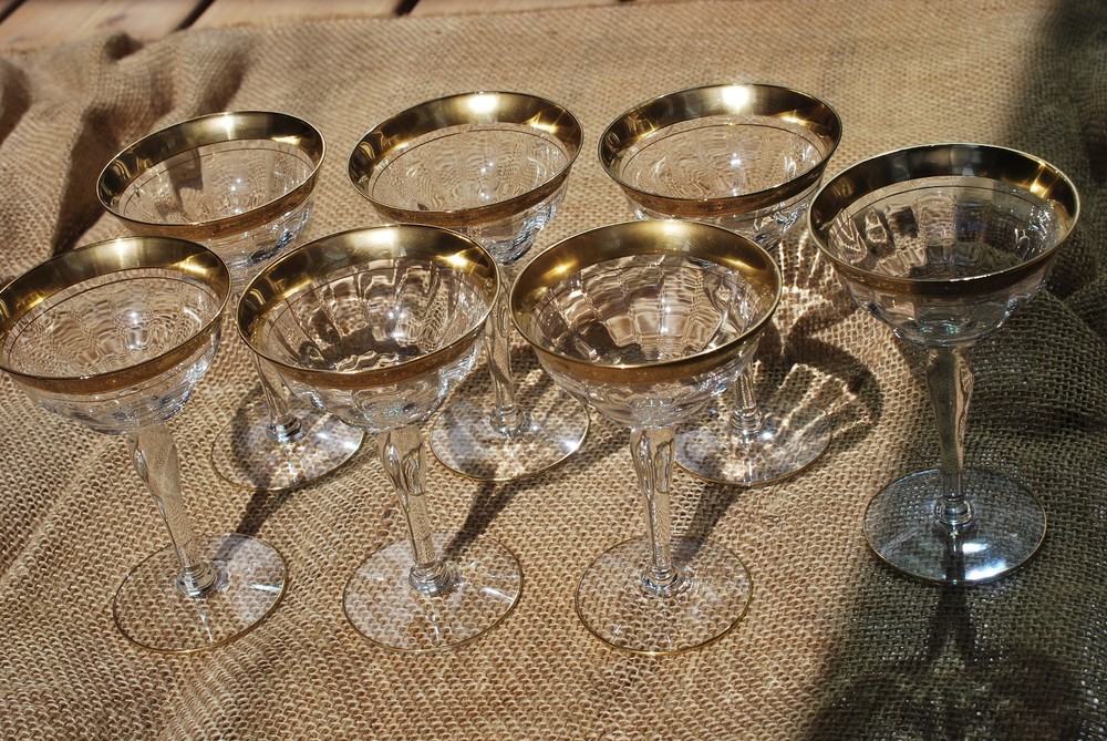 Vintage Set of 7 Wavy Etched Gold Leaf Greek Banded Rim Wine Champagne Glasses