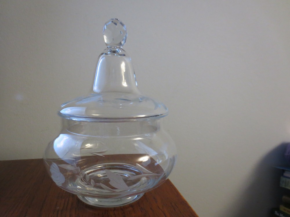 GORGEOUS VINTAGE ETCHED CRYSTAL CANDY JAR WITH LID