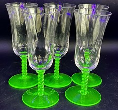 Set Of 5 Vintage Fluted 6″ Champagne Glasses UV Reactive By Central Glass Works