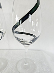 Pier 1 – Swirline BLACK – Water/Wine Goblets Glasses – 16 oz. – Set of 2 – EUC