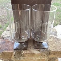 Vintage 1975 Set Of 2 Etched “Dad” & “Mom” Stemmed Drinking Glasses PreOwned EUC