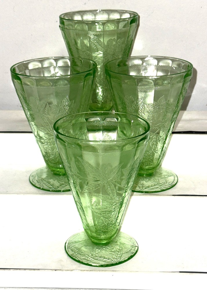 4 Jeannette FLORAL POINSETTIA GREEN 4 3/4″ – 7oz FOOTED WATER TUMBLERS *SET 2