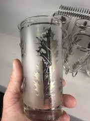 Vintage Mid- Century Modern Leaf Pattern Drinking Highball Glasses Chrome Caddy