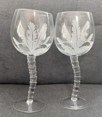 Tommy Bahama Etched Palm Leaves Curved Trunk Stem Red Wine Glasses 9.25″ Pair