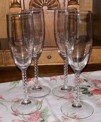 Champagne Flutes 8″ Tall Twisted Stem (Set of 4) Glasses Clear Glass