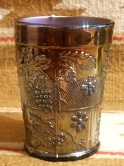 FINE SCARCE DUGAN FLORAL & GRAPE AMETHYST COLOR CARNIVAL GLASS 4″ TUMBLER