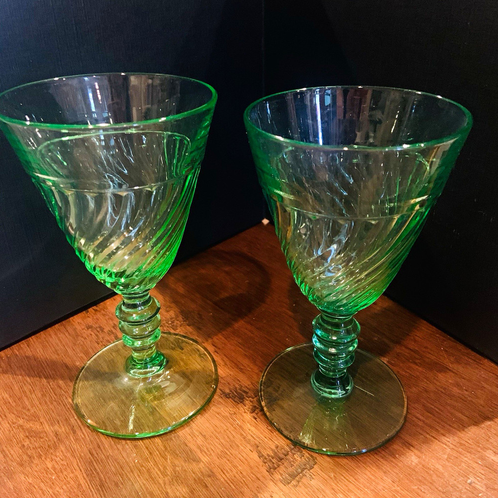 Unmarked Two-Piece Set of 2 Green Swirl Pattern Glass Stemmed Wine Glasses