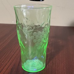 Uranium Green Juice Glass Grapes on Vine Design 5”