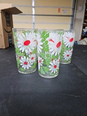 Vintage Daisy Glasses 1950’s 11 Glasses Never Used