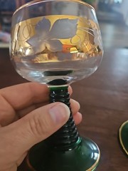Vintage Set of 2 Wine Glasses Glass Green Beehive Stems Gold Leaves Grapes