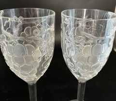 Set Of 4 Acrylic Plastic Raised Grapes Wine Glass Stemmed 7½» Tall
