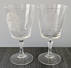 Edwards Coat of Arms Genuine Lead Crystal Etched Family Crest Wine Glass Gob X2