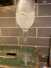 vtg signed liberty village 1979 handblown irid. pulled feather wine goblet 10″