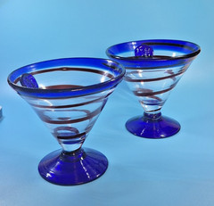 2 KOSTA BODA Royal Caribbean Margarita Martini Glasses Cobalt Blue Red Swirls