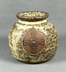 Vtg Fangfoss Studio Pottery Bud Vase Celtic Cross Medallion Art 3” Made In UK