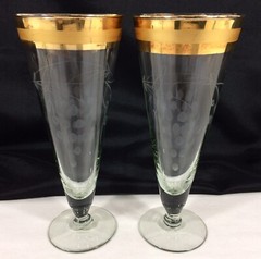 Set 2 Vtg Gold Encrusted Etched Grapes Vine Pilsner Beer Glasses 7 3/4″ 12oz MCM