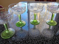 6 ANCHOR HOCKING CIRCLE IRIDESCENT GREEN STEMMED GLASS SHERBET/CHAMPAGNE GOBLETS