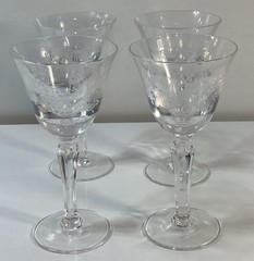 Lot Of 4 Vtg Crystal Etched Wine Glasses 6 1/2 Delicate Stem Elegant Read Desc